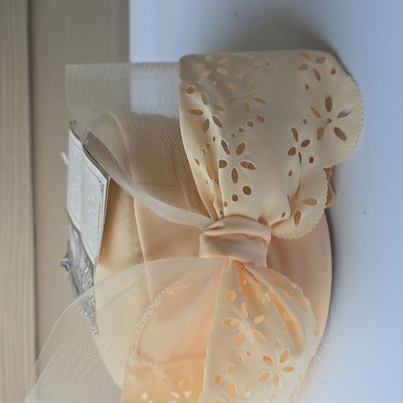 Whittall & Shon Elegant Cream Bow Hat - Picture 6 of 6